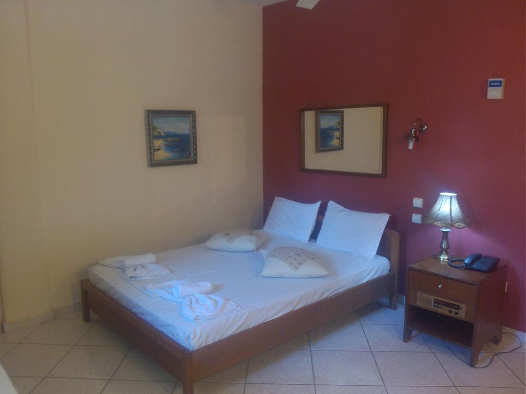 Pelli Hotel Pefkochori Habitación foto