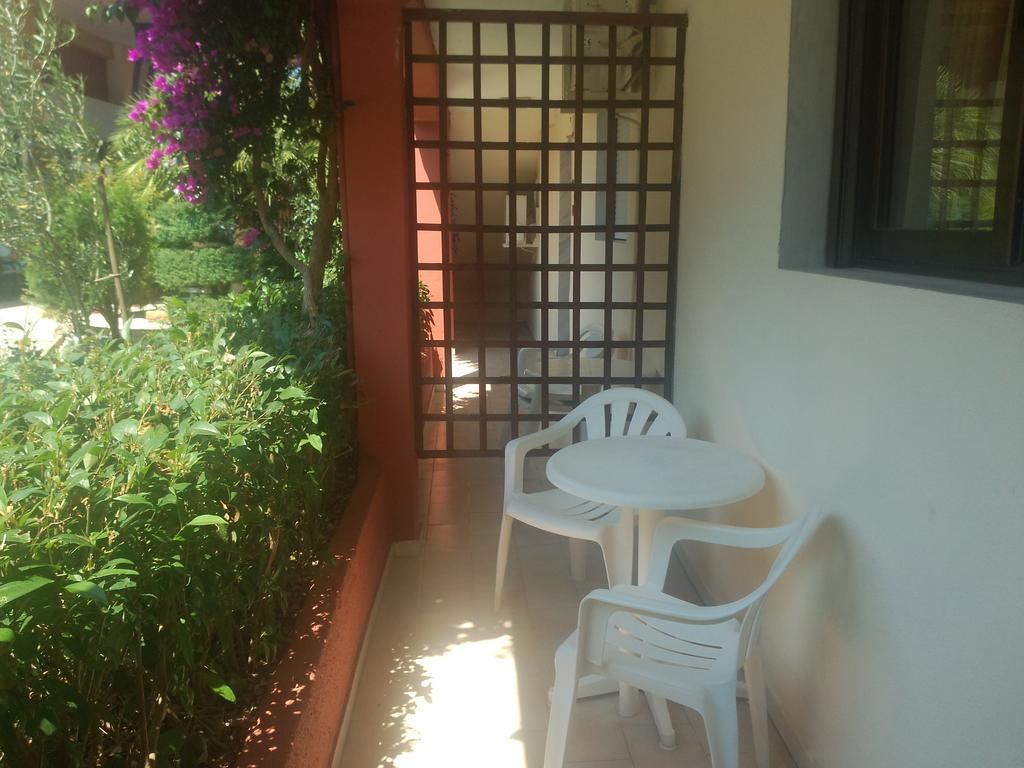 Pelli Hotel Pefkochori Habitación foto