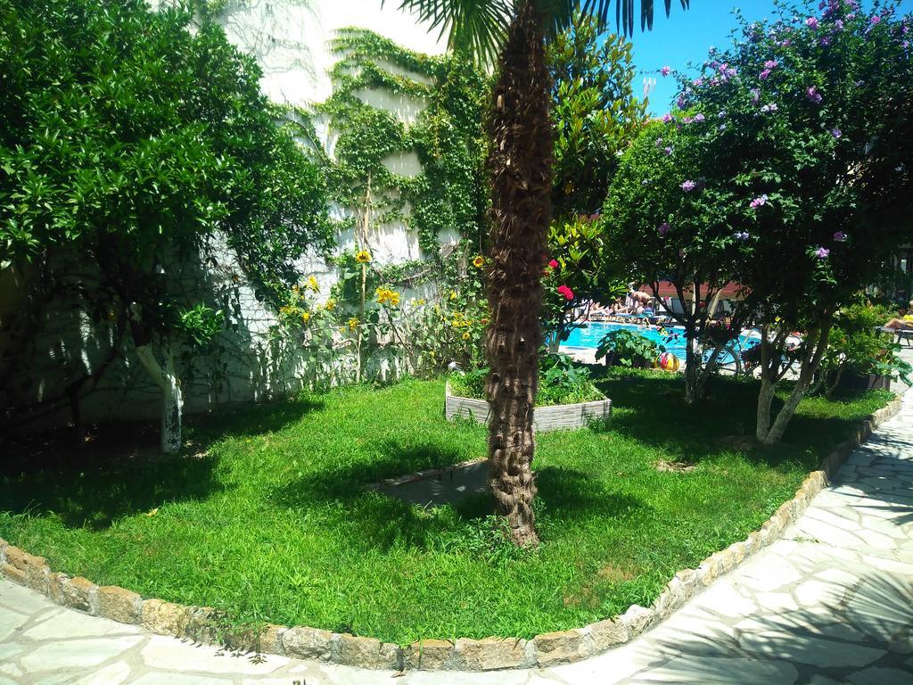 Pelli Hotel Pefkochori Exterior foto